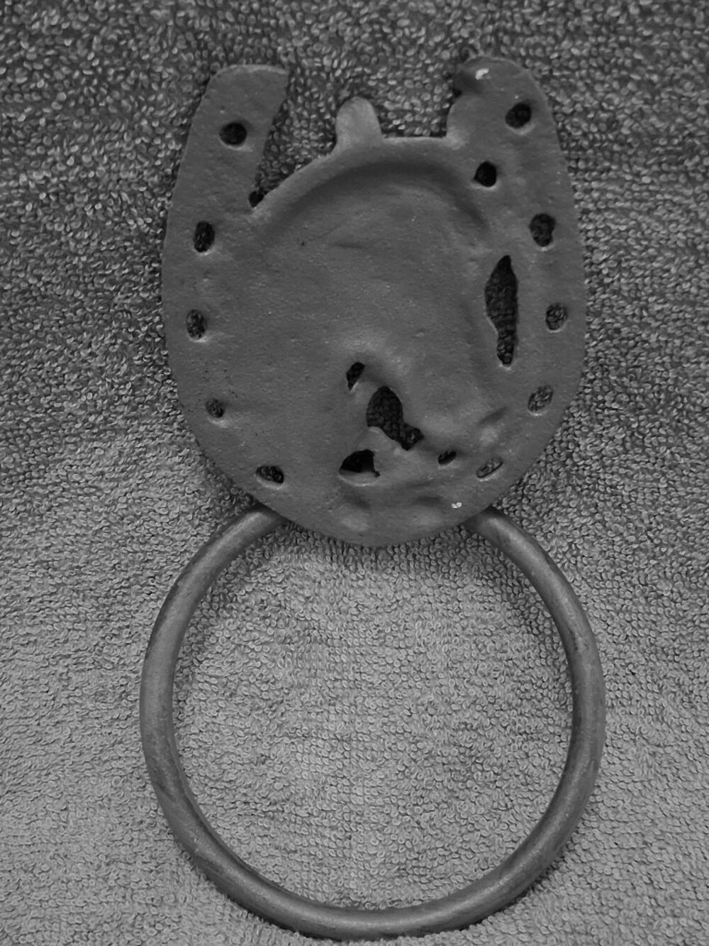 Vintage Cast Iron Horse Head Horseshoe Towel Ring Holder Farmhouse Western Decor - Picture 2 of 4